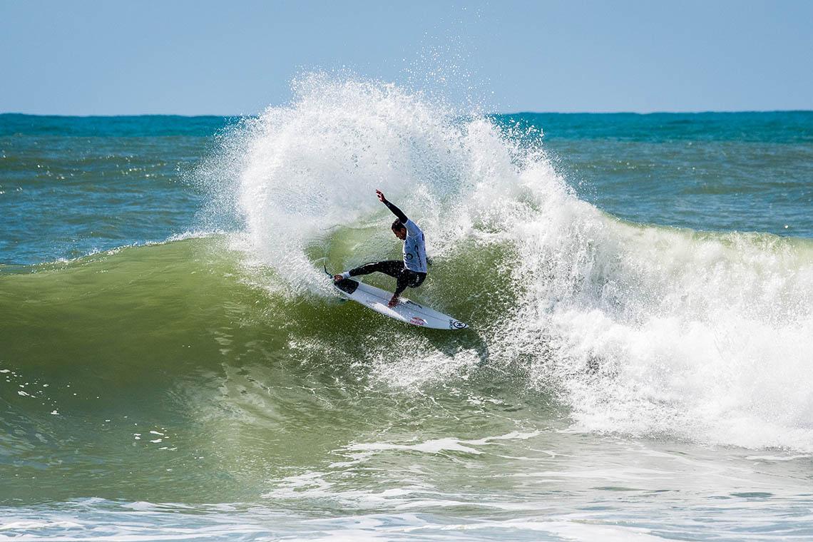 56045Será que Vasco Ribeiro vai abandonar o surf profissional?