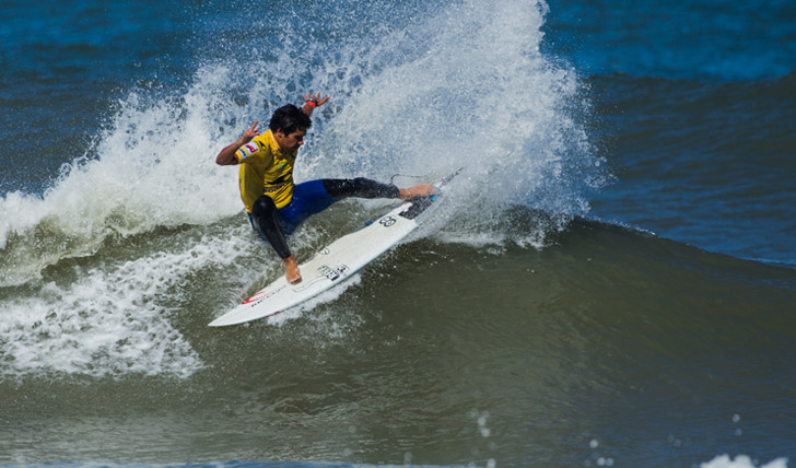 Francisco Alves mostrou muito bom surf no seu primeiro heat, e, se perdeu no heat 2, foi porque não conseguiu encontrar ondas boas já em condições muito difíceis.