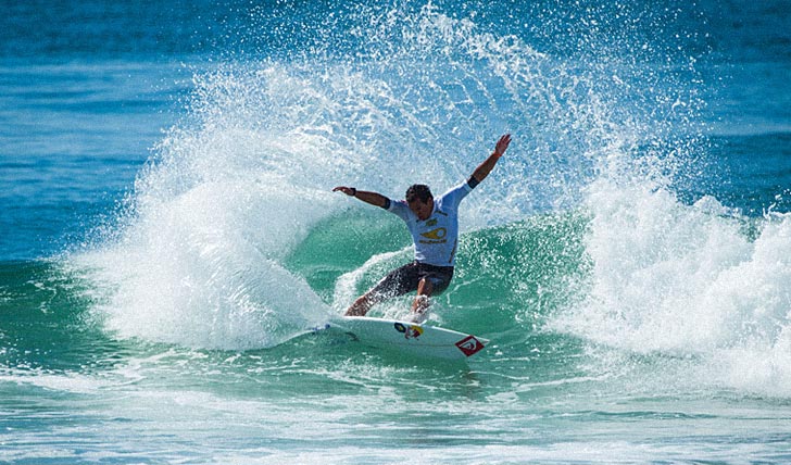 No último heat do dia, Vasco Ribeiro usou o power surf para se garantir no round 6, onde irá no mesmo heat que Morais.