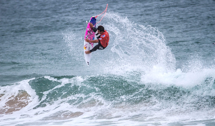 Julian Wilson chegou à final graças a manobras como este stalefish!