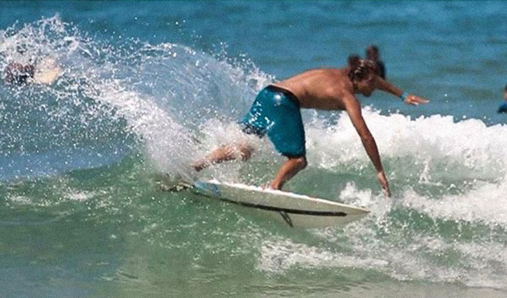 Eduardo Fernandes nunca diz que não a surfar mesmo quando as ondas estão más!