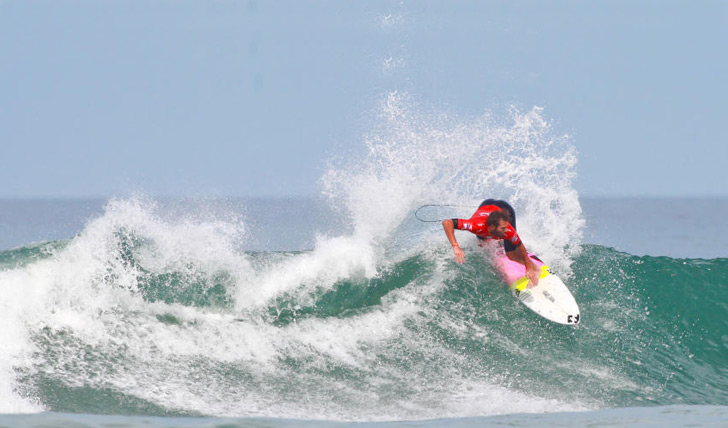 Frederico Morais foi fulminante no seu heat de estreia em Lacanau. Photo by WSL | Masurel