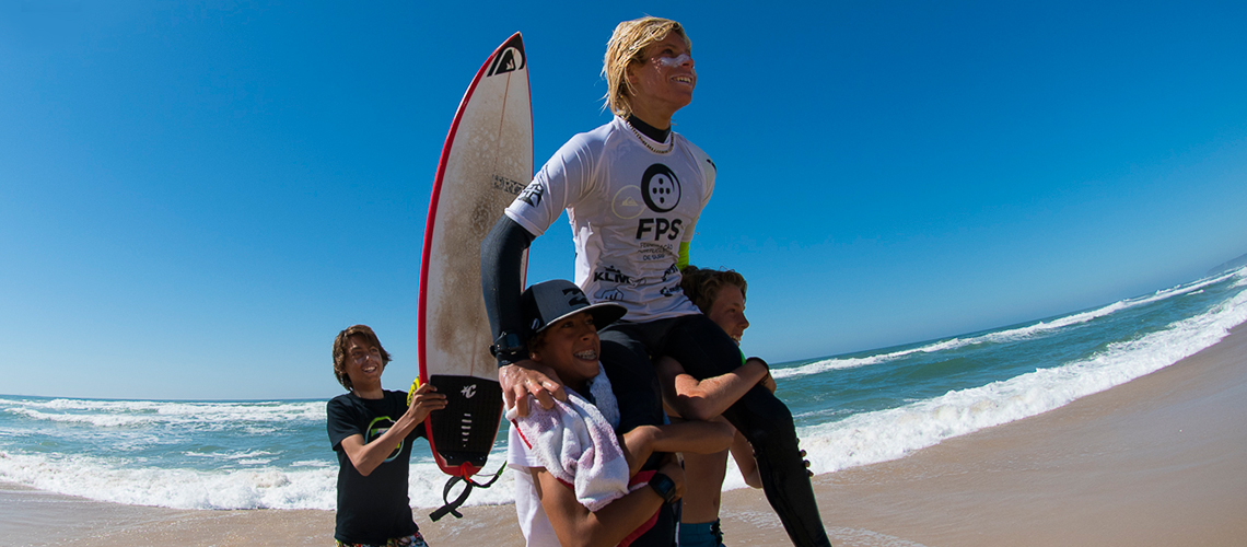 38625Afonso Antunes sagra-se Campeão Nacional de Surf Sub 16
