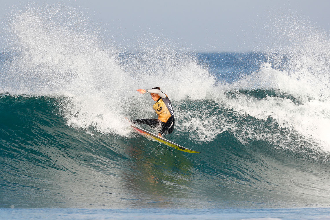 40619Roxy Pro France avança até às meias finais