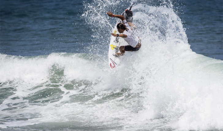 43387Miguel Blanco no round de 16 do Martinique Surf Pro