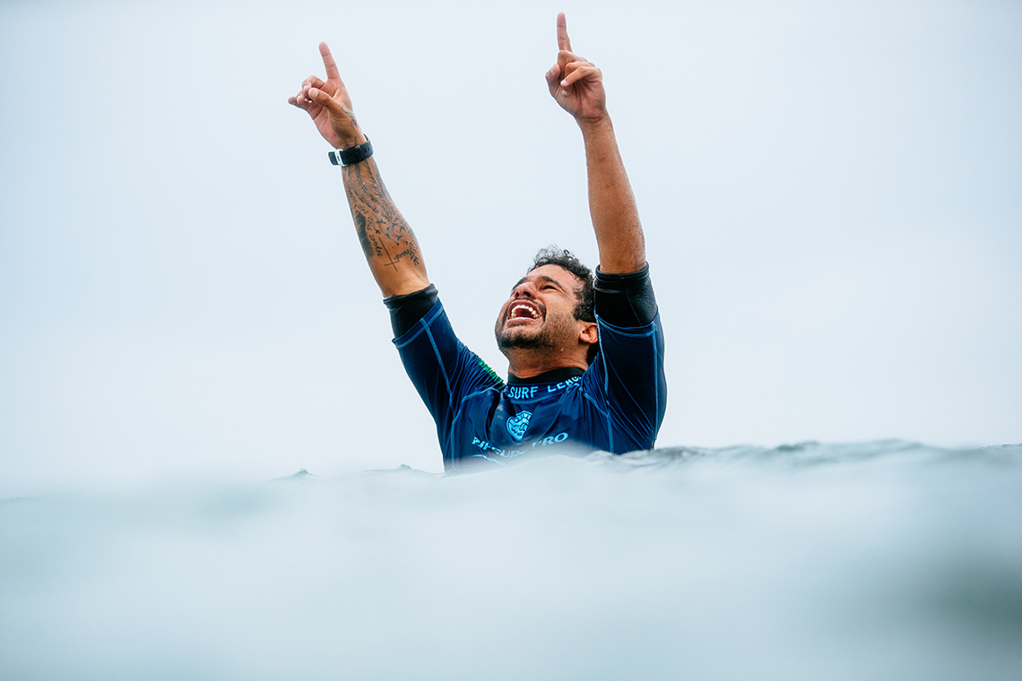 43693Ítalo Ferreira vence em Bells Beach e estraga final de sonho de Mick Fanning