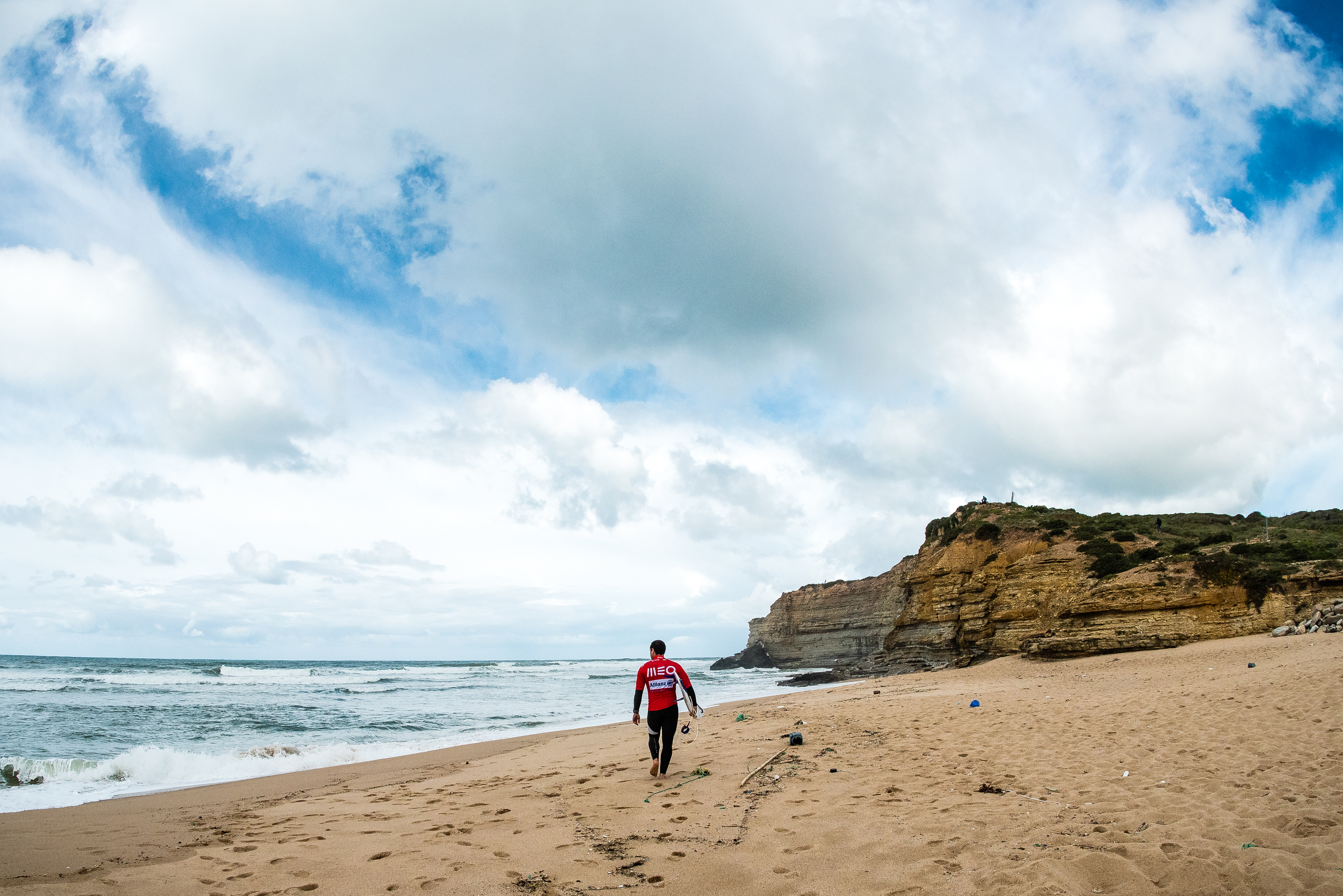 43805Allianz Ericeira Pro recebe primeira limpeza de praia da Liga MEO Surf 2018