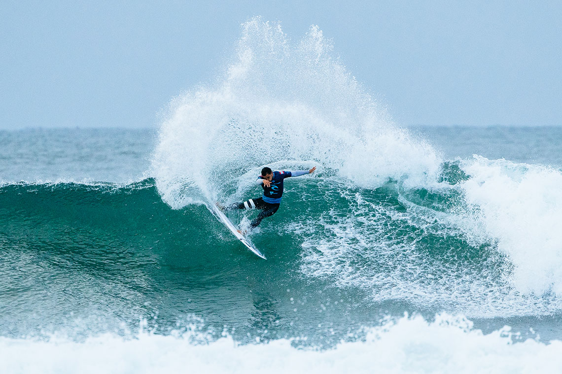 43593Julian Wilson perde lycra amarela no dia 6 do Rip Curl Pro Bells Beach?