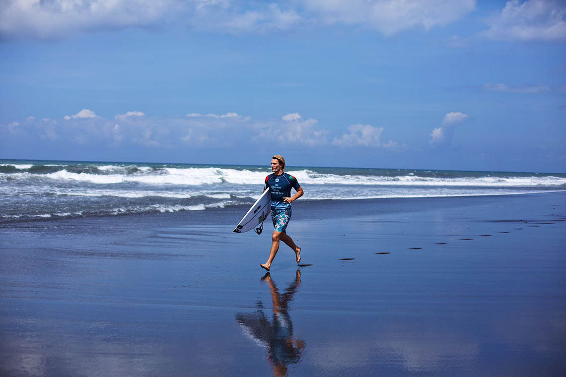 45033Frederico Morais vence no round 2 do Corona Bali Protected