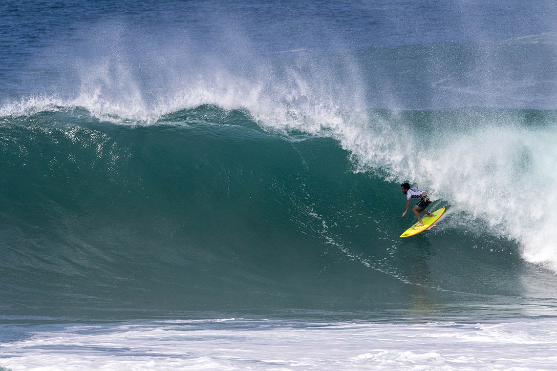 48256Round 1 despachado no VANS World Cup of Surfing