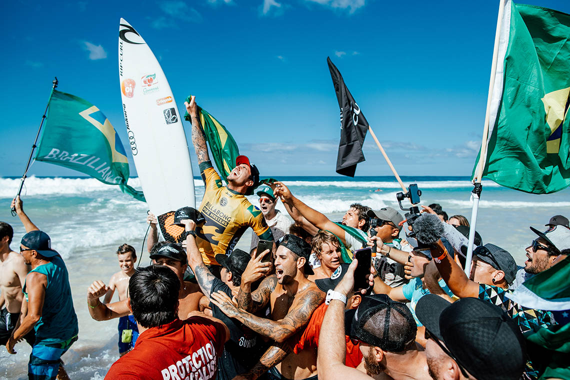 48640Gabriel Medina é o campeão mundial de 2018