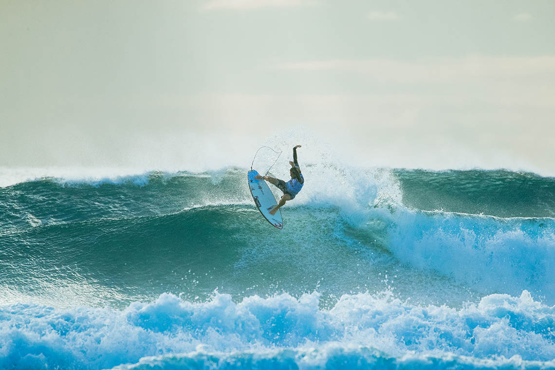 49936Quiksilver Pro Gold Coast reduzido a 8 surfistas | Dia 4