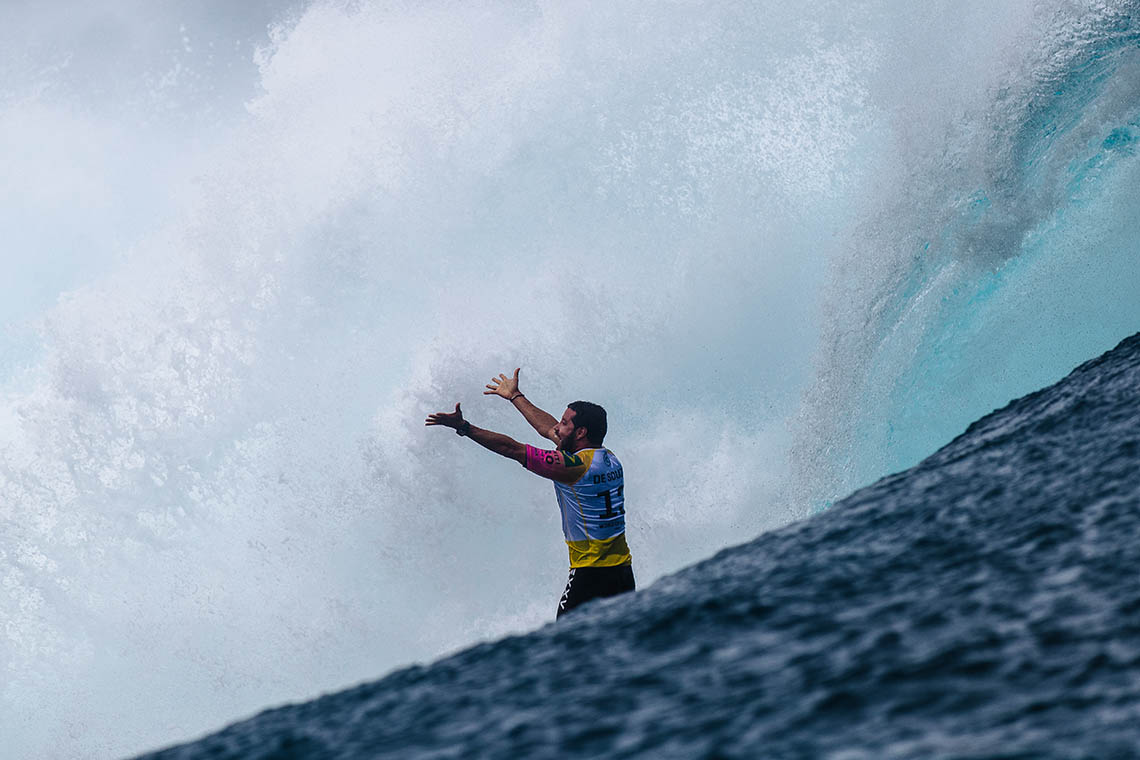51966Dia épico de competição em Teahupoo abala o ranking…