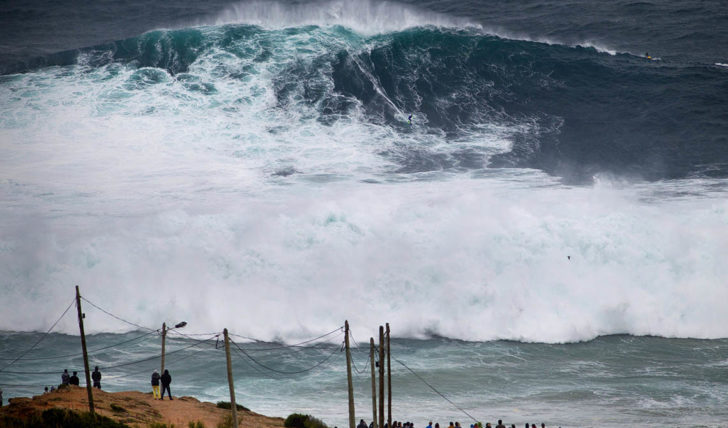 53187Nazaré Tow Surfing Challenge – Team Brazil