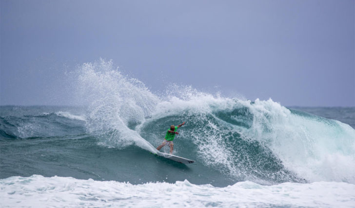 53573Vasco Ribeiro eliminado no round 1 do Vans World Cup of Surfing