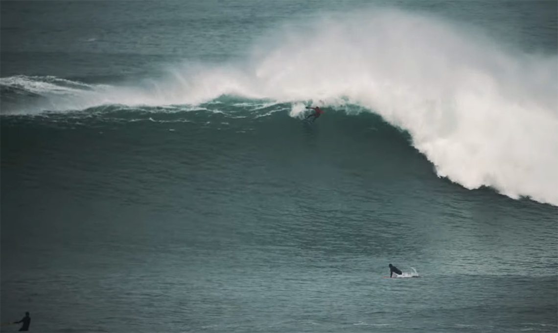 54143Kai Lenny “brinca” nas ondas da Nazaré || 1:19