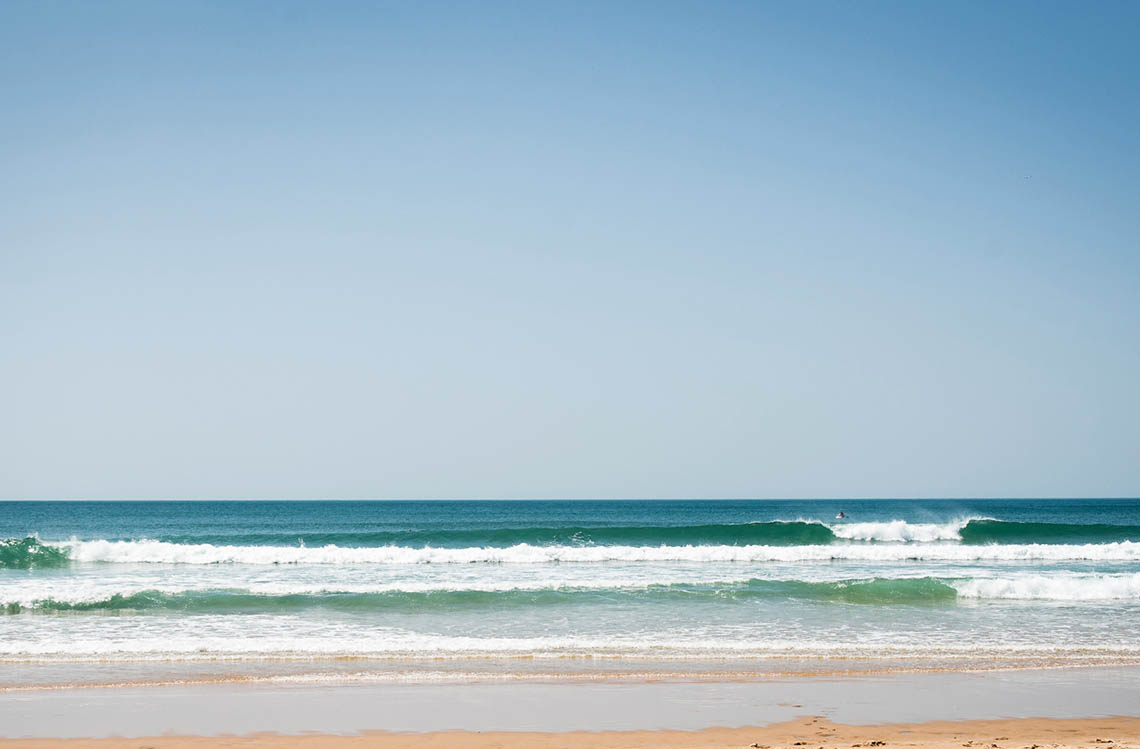 54936Será que os surfistas portugueses estão a cumprir a interdição?