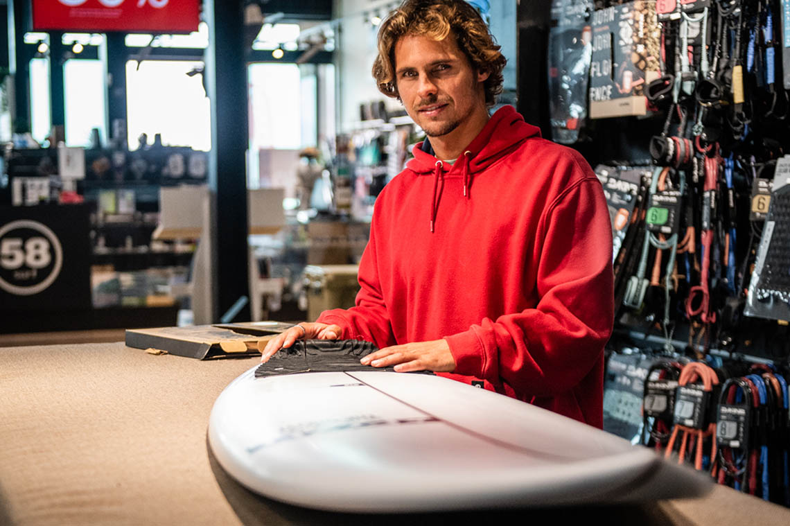 57194Brusco, a marca de Nicolau Von Rupp à venda na 58 Surf