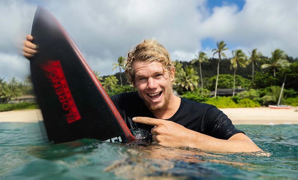 57139John John junta-se a Slater e Reynolds…