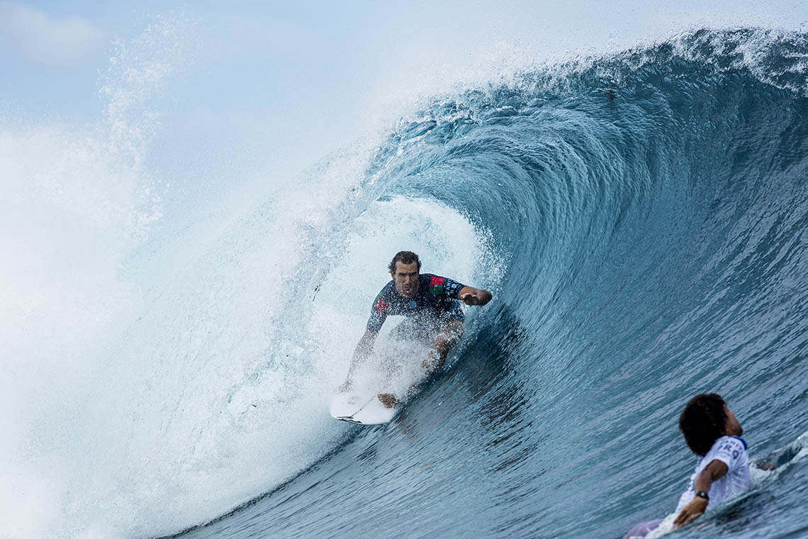 58377Os heats do round 1 do Billabong Pipe Masters