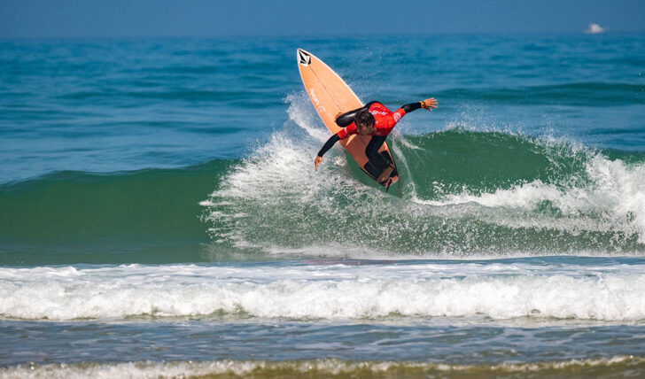 60905Allianz Sintra Pro arranca com ondas pequenas na Praia Grande