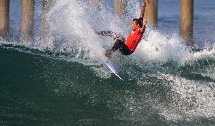 61960Vasco Ribeiro passa para o round de 24 surfistas no US Open of Surfing