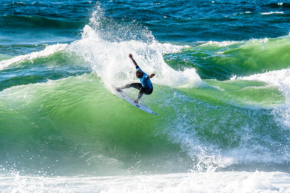65585Vasco Ribeiro vence no round 1 do GWM Sydney Surf Pro