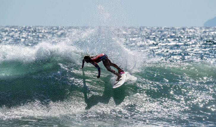 67732Prestações dominantes entre as surfistas portuguesas no dia 3 do ISA WSG