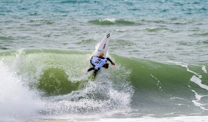 72724Kikas abre a sua campanha no MEO Rip Curl Pro Portugal com uma vitória
