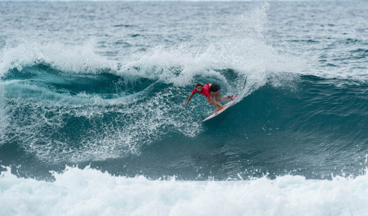 76024Francisca Veselko nas meias finais em Pipeline e a um passo do Championship Tour…