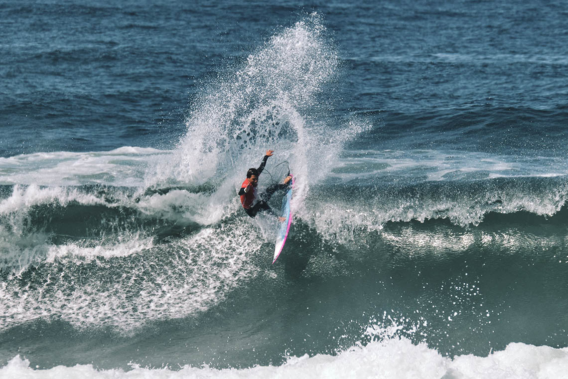76486Líderes do ranking destacam-se no arranque do Go Chill Porto Pro