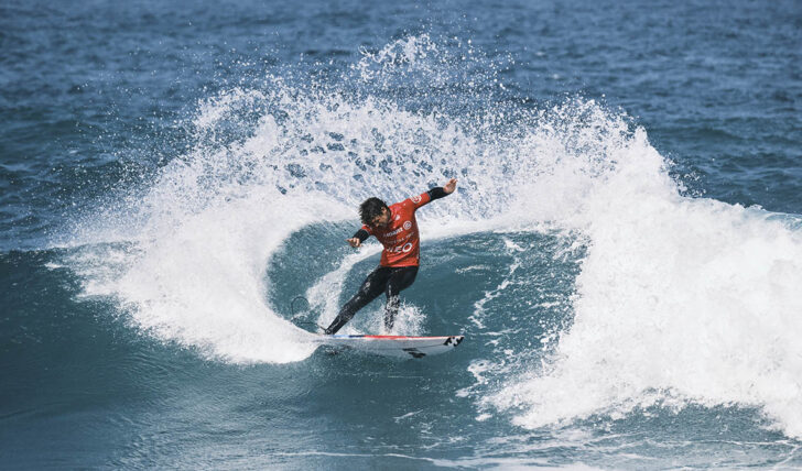 76599Ondas perfeitas ajudam a definir finalistas do Allianz Ericeira Pro