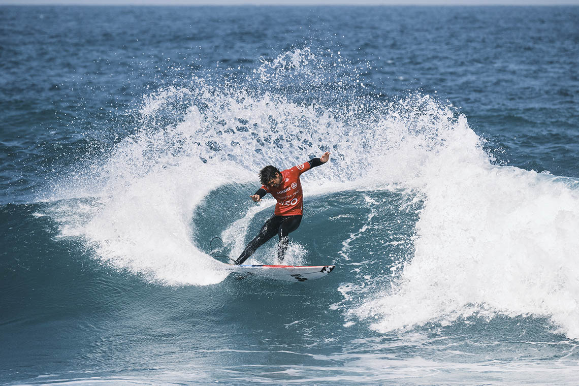 76599Ondas perfeitas ajudam a definir finalistas do Allianz Ericeira Pro