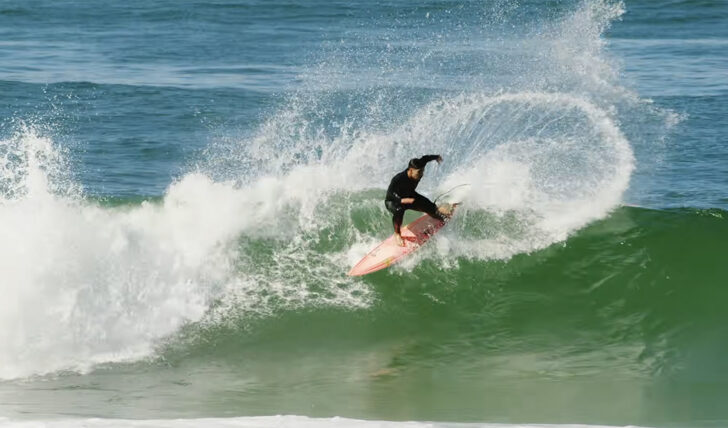 76984A primeira sessão de free surf de Gabriel Medina em Portugal